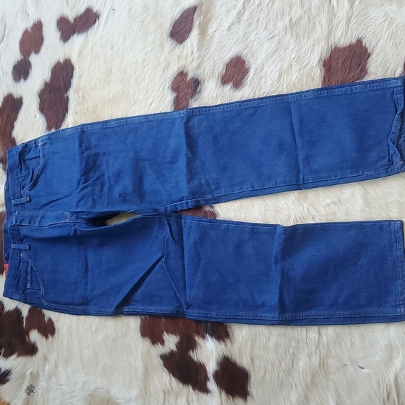 RUSTLER - Picture 3 of 3